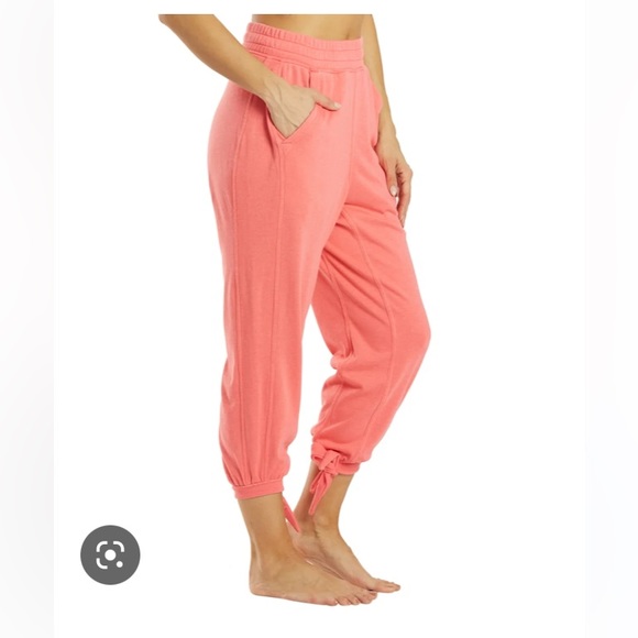 Free People Movement NWT “Circle Back” Jogger in Lipstick Coral size small - Picture 2 of 6